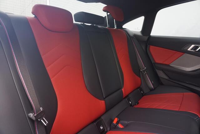 BMW 2-SERIE Gran Coupé M235 xDrive | Driving Assistant Professional / Head-up / Rondomzicht Camera's / M sportstoelen / Elektrische Stoelen + Memory