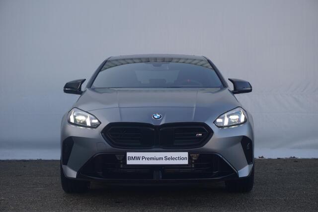 BMW 2-SERIE Gran Coupé M235 xDrive M Sport Pro / Trekhaak / Panoramadak / Driving Assistant Professional / Head-up / Rondomzicht Camera's / M sportstoelen / Elektrische Stoelen + Memory