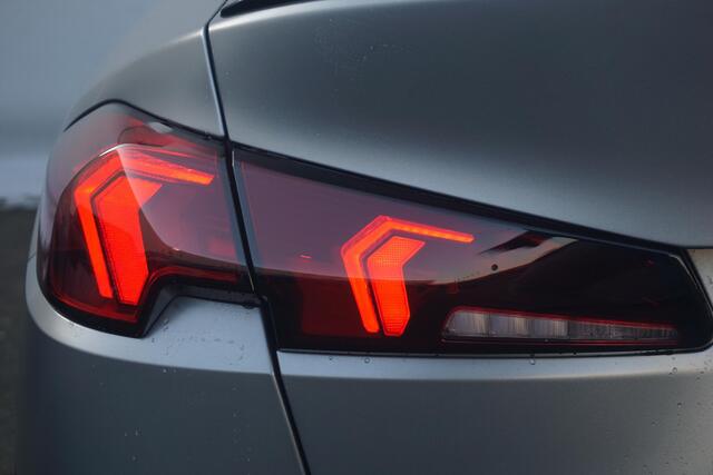 BMW 2-SERIE Gran Coupé M235 xDrive M Sport Pro / Trekhaak / Panoramadak / Driving Assistant Professional / Head-up / Rondomzicht Camera's / M sportstoelen / Elektrische Stoelen + Memory