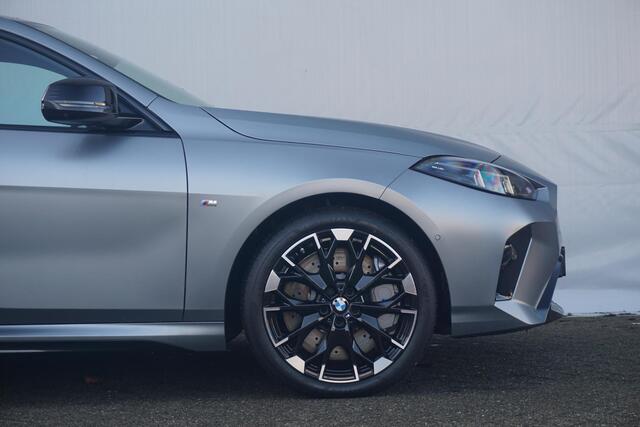 BMW 2-SERIE Gran Coupé M235 xDrive M Sport Pro / Trekhaak / Panoramadak / Driving Assistant Professional / Head-up / Rondomzicht Camera's / M sportstoelen / Elektrische Stoelen + Memory