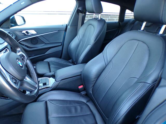 BMW 2-SERIE Gran Coupé 220i Business Edition Plus, Carplay + Android Auto / Full LED. / Elektr. Schuifdak / Camera + Sensoren / Keyless / 18'' LMV