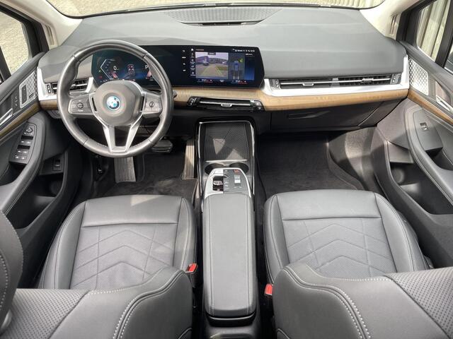 BMW 2-SERIE Active Tourer 225e xDrive Luxury Line 17"/Leder + memory/Panoramadak/Stoelmassage/Harman Kardon/Camera/Head-up/Dodehoek/Apple Carplay & Android Auto