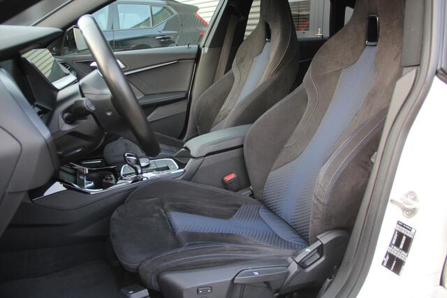 BMW 2-SERIE Gran Coupé 218i High Executive M-Sport | NL Auto | Panoramadak | Schaalstoelen | Camera | LED | Parking Pack | Sfeer | CarPlay | M Aerodynamicapakket | M sportonderstel | Sportstoelen | Navi | Cruise | LMV 19'' | Zeer nette