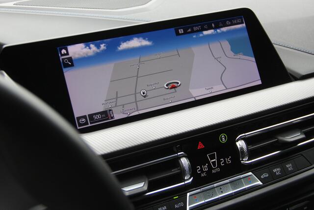 BMW 2-SERIE Gran Coupé 218i High Executive M-Sport | NL Auto | Panoramadak | Schaalstoelen | Camera | LED | Parking Pack | Sfeer | CarPlay | M Aerodynamicapakket | M sportonderstel | Sportstoelen | Navi | Cruise | LMV 19'' | Zeer nette