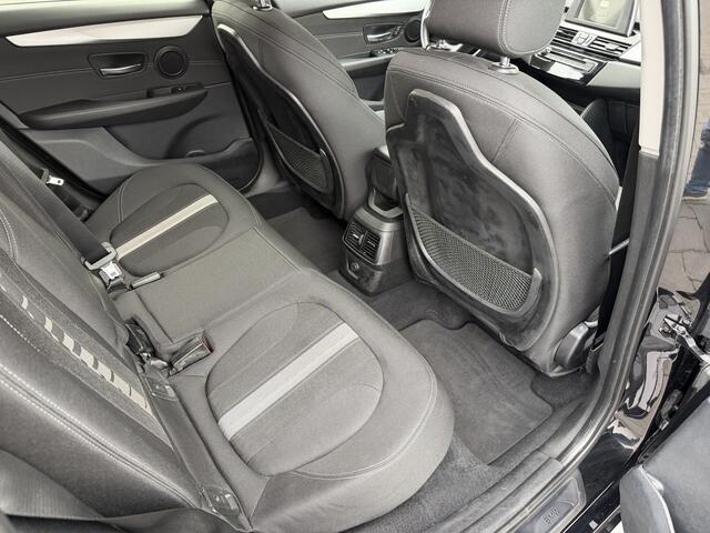 BMW 2-SERIE Active Tourer 218i High Executive | Sportstoelen | Navigatie | Stoelverwarming