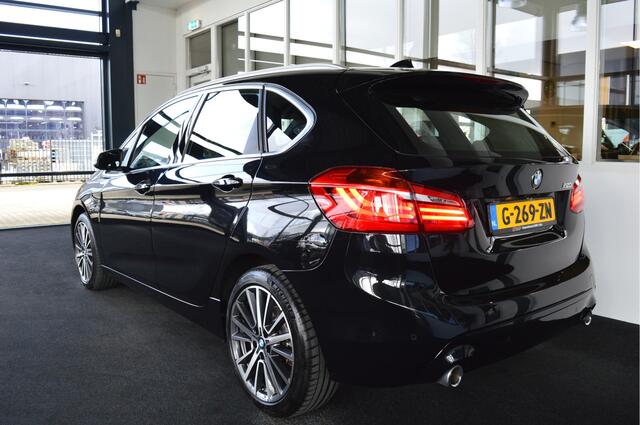 BMW 2-SERIE Active Tourer 220i Sport Line | Facelift