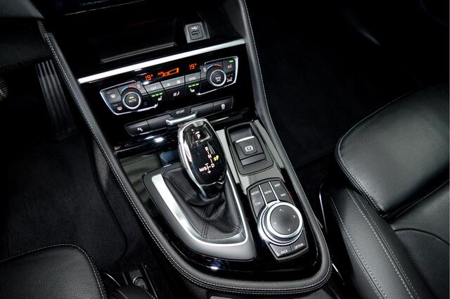 BMW 2-SERIE Active Tourer 220i Sport Line | Facelift