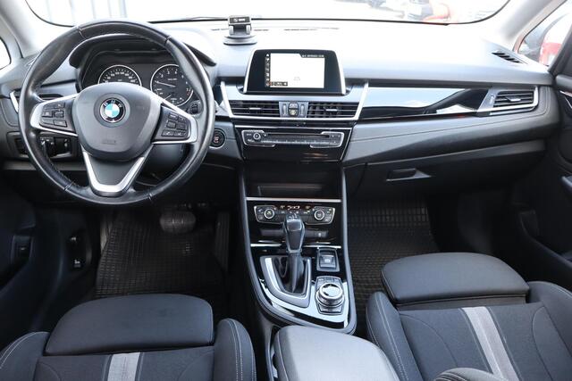 BMW 2-SERIE Active Tourer 218i Executive Climate control, Cruise control, Navigatie, Elektrische ramen, Lichtmetalen wielen