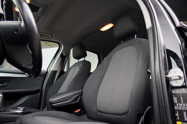 BMW 2-SERIE Active Tourer 225xe iP Executive / PDC / Stoelverwarming / LED / Elek Klep