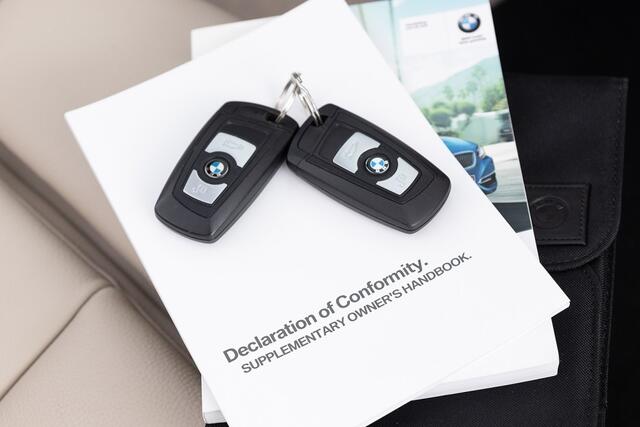 BMW 2-SERIE 230 i Cabriolet High Executive Automaat | LEDER | LED *GOEDE VRIJDAG + 2e PAASDAG OPEN!*