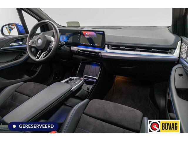 BMW 2-SERIE Active Tourer 218i M-Sport automaat | 19 inch Individual Panoramadak | Harman Kardon | HUD Adaptive cruise, 360 Camera, PDC V+A, El.verstelbare stoel met geheugen, Elektrische achterklep, Keyless