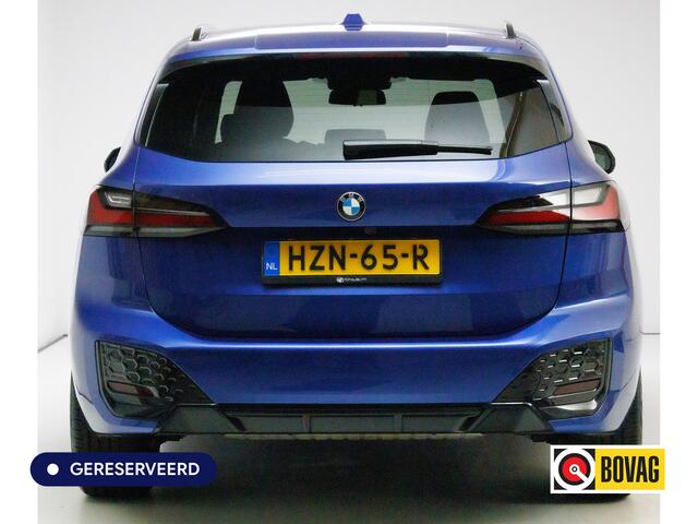BMW 2-SERIE Active Tourer 218i M-Sport automaat | 19 inch Individual Panoramadak | Harman Kardon | HUD Adaptive cruise, 360 Camera, PDC V+A, El.verstelbare stoel met geheugen, Elektrische achterklep, Keyless