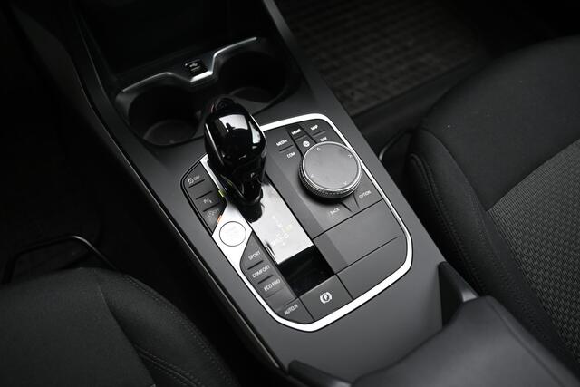 BMW 2-SERIE Gran Coupé 220i Executive Automaat / Navigatie / Adaptieve LED / Live Cockpit Professional / Cruise Control / Extra getint glas achter