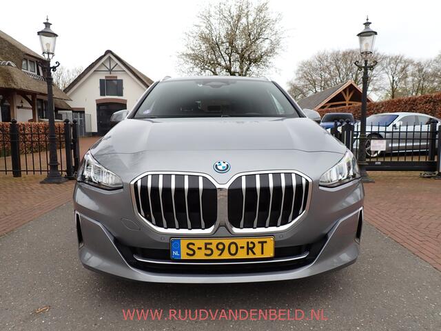 BMW 2-SERIE Active Tourer 225e xDrive SCHUIFDAK / TREKHAAK / CARPLAY / CRUISE / LEER/ NAVI