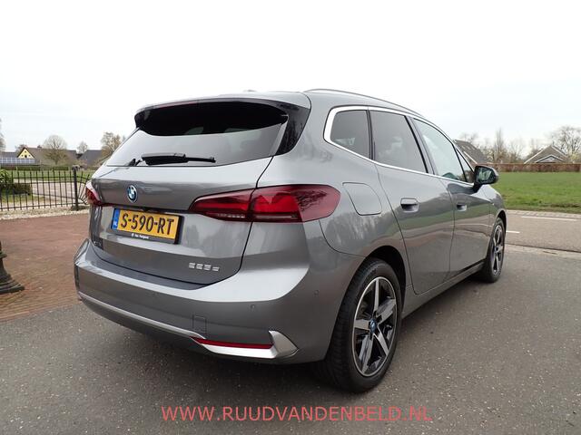 BMW 2-SERIE Active Tourer 225e xDrive SCHUIFDAK / TREKHAAK / CARPLAY / CRUISE / LEER/ NAVI