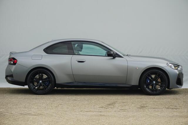 BMW 2-SERIE Coupé 218i Individual Frozen Pure Grey | M Sportpakket | Stuur- en stoelverwarming | Harman Kardon | Innovation Pack | Comfort Pack | Lentevoordeel
