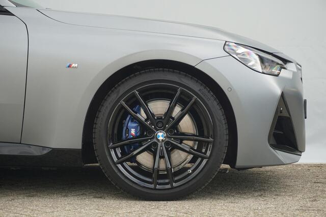 BMW 2-SERIE Coupé 218i Individual Frozen Pure Grey | M Sportpakket | Stuur- en stoelverwarming | Harman Kardon | Innovation Pack | Comfort Pack | Lentevoordeel