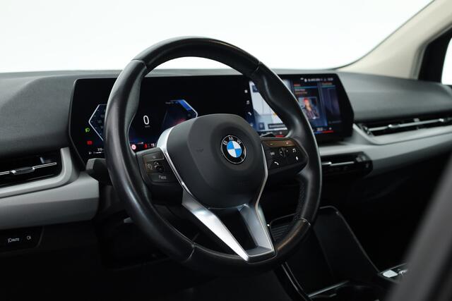 BMW 2-SERIE Active Tourer 218i | Navi | All Seasons | Camera | Apple CarPlay | LED | Stoelverw. | Cruise Ctrl.