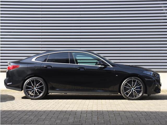 BMW 2-SERIE Gran Coupé 218i | High Executive | M Sportpakket | Harman Kardon | Stuurwiel Verwarmd | Sportstoelen | Camera | M Sportremmen | 19'' LMV