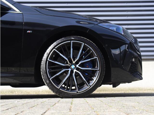 BMW 2-SERIE Gran Coupé 218i | High Executive | M Sportpakket | Harman Kardon | Stuurwiel Verwarmd | Sportstoelen | Camera | M Sportremmen | 19'' LMV