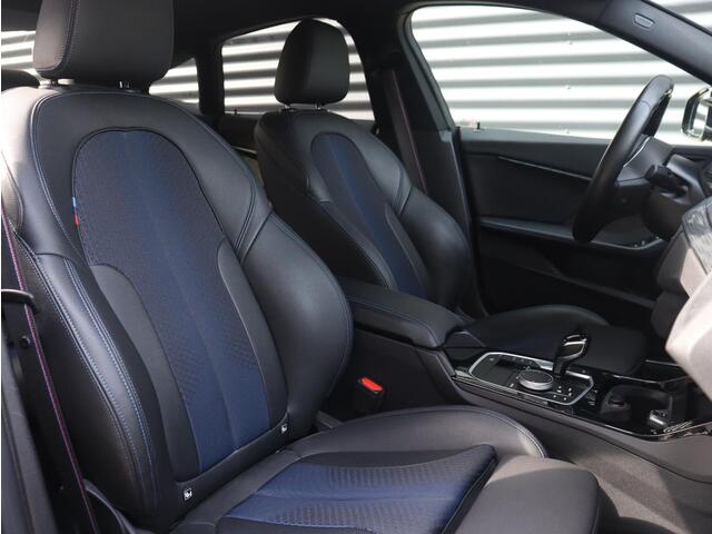 BMW 2-SERIE Gran Coupé 218i | High Executive | M Sportpakket | Harman Kardon | Stuurwiel Verwarmd | Sportstoelen | Camera | M Sportremmen | 19'' LMV