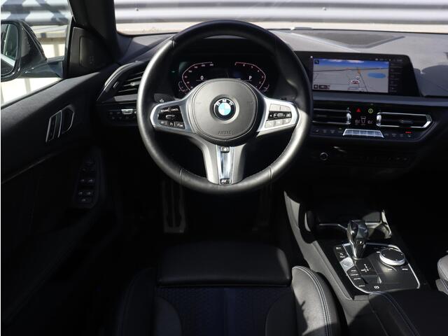 BMW 2-SERIE Gran Coupé 218i | High Executive | M Sportpakket | Harman Kardon | Stuurwiel Verwarmd | Sportstoelen | Camera | M Sportremmen | 19'' LMV