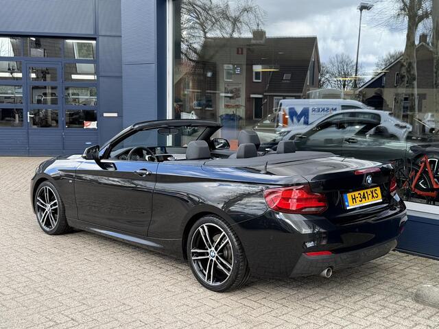 BMW 2-SERIE Cabrio 218i High Executive Edition | 136PK | M Sport Pakket | Leder Sportstoelen | LED Verlichting | Stoelverwarming | Groot Navigatie | Afneembare trekhaak | Camera | 18 Inch Lichtmetaal |