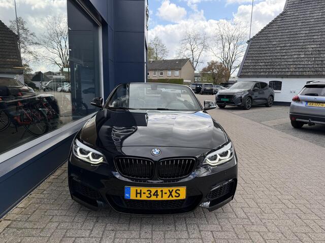 BMW 2-SERIE Cabrio 218i High Executive Edition | 136PK | M Sport Pakket | Leder Sportstoelen | LED Verlichting | Stoelverwarming | Groot Navigatie | Afneembare trekhaak | Camera | 18 Inch Lichtmetaal |