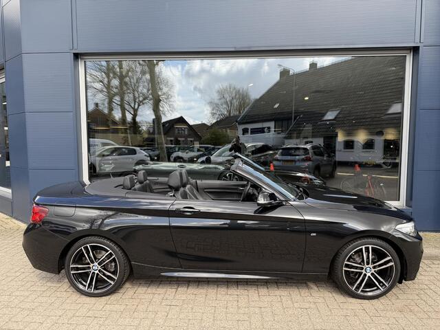 BMW 2-SERIE Cabrio 218i High Executive Edition | 136PK | M Sport Pakket | Leder Sportstoelen | LED Verlichting | Stoelverwarming | Groot Navigatie | Afneembare trekhaak | Camera | 18 Inch Lichtmetaal |