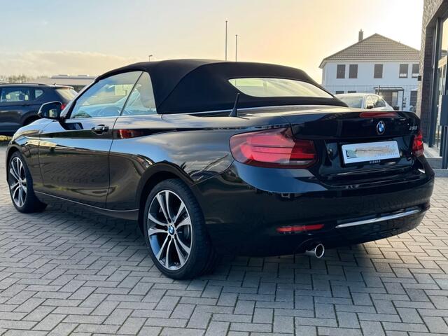 BMW 2-SERIE Cabrio 218iA LUXURY ** LED, LEDER, APPLE/ANDROID, HiFi, 18-inch LMV, 2-zone AIRCO ** 2e EIG - Slechts 58.638km ** ** INFORMEER OOK NAAR ONZE AANTREKKELIJKE FINANCIAL-LEASE TARIEVEN **