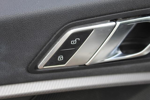 BMW 2-SERIE Gran Coupé 218i Executive Edition//Stoelverwarming//LED//Carplay!!