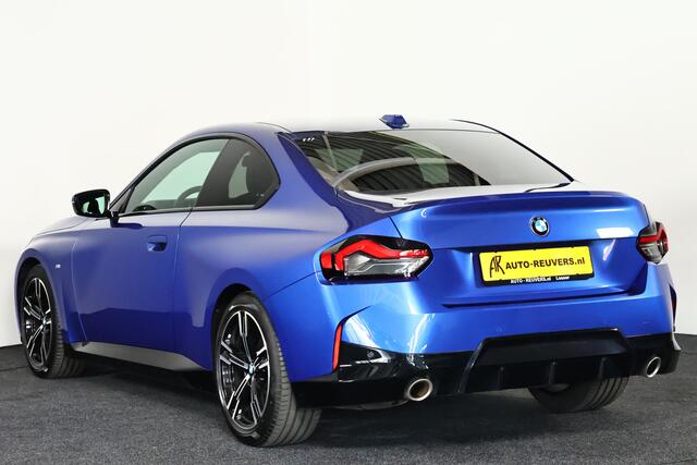 BMW 2-SERIE Coupé 218i / LED / HUD / Navi / CarPlay / Portimao Blauw