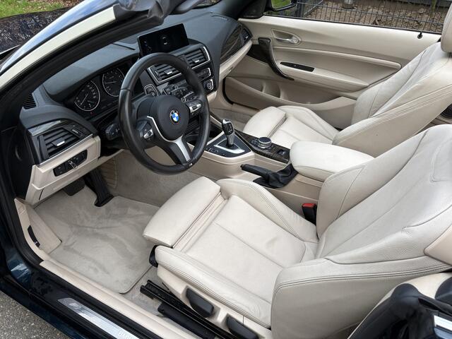 BMW 2-SERIE Cabrio 220i High Executive / AUTOMAAT / NAVI / HARMAN KARDON / LEER / LUXURY / 1E EIGENAAR