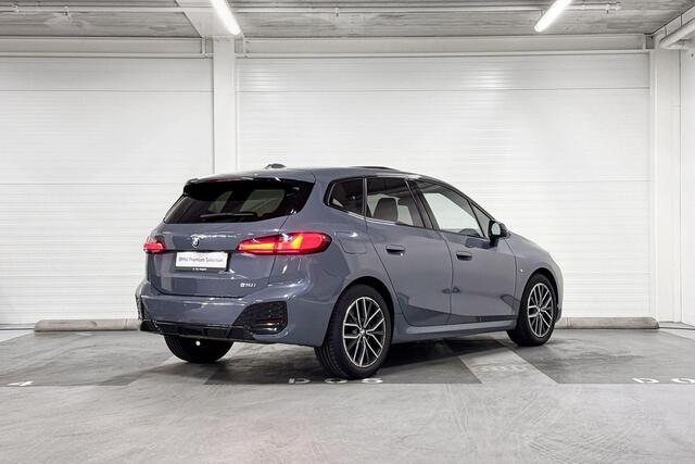 BMW 2-SERIE Active Tourer 218i | M-Sport | Comfort Access | Panoramadak | Stoelverwarming | Stuurverwarming