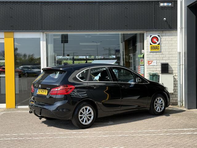 BMW 2-SERIE Active Tourer 216i Centennial Executive , NL-Auto, Navigatie, Climate Control, Cruise Control, Parkeersensoren, Lichtmetalen velgen, Regen - licht sensor