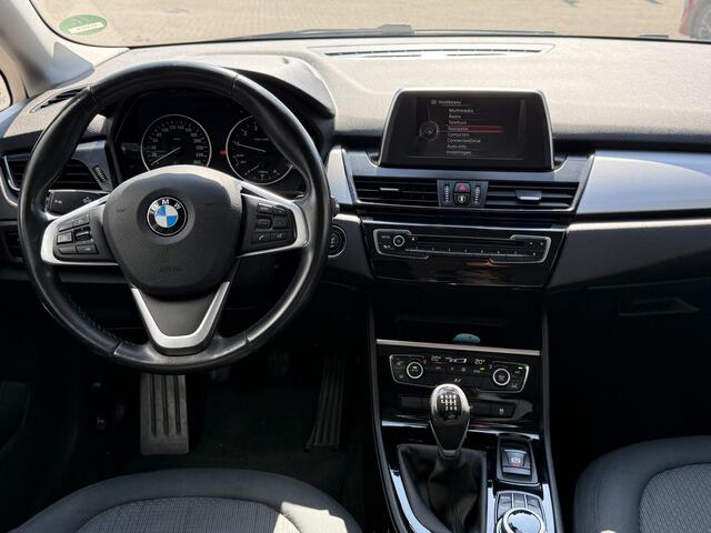 BMW 2-SERIE Active Tourer 216i Centennial Executive , NL-Auto, Navigatie, Climate Control, Cruise Control, Parkeersensoren, Lichtmetalen velgen, Regen - licht sensor
