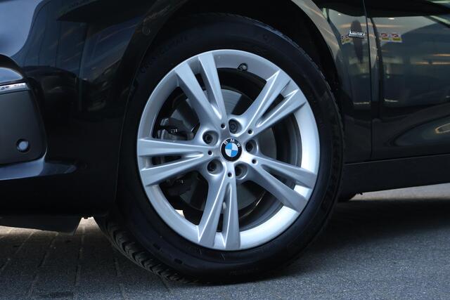 BMW 2-SERIE Active Tourer 220i High Executive / Headup / Sportstoelen