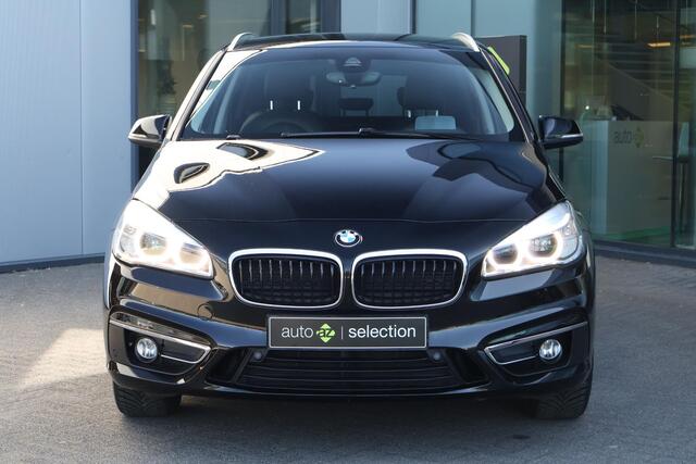 BMW 2-SERIE Active Tourer 220i High Executive / Headup / Sportstoelen