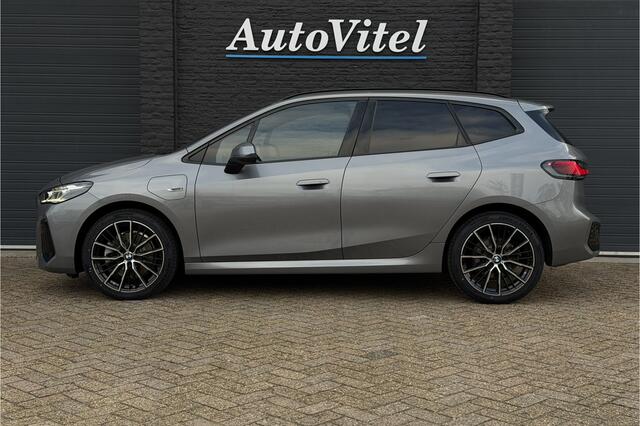 BMW 2-SERIE Act.Tourer 230e xDrive 326 PK M-Sport | Panodak | Head-up | Memory | Harman Kardon | Comfort Access