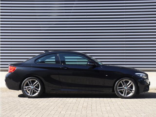 BMW 2-SERIE Coupé 218i | High Executive | M Sportpakket | Comfort Access | Navi Prof. | Achterruitrijcamera| Hi-Fi | Sportstoelen | Stoelverwarming | 18'' LMV