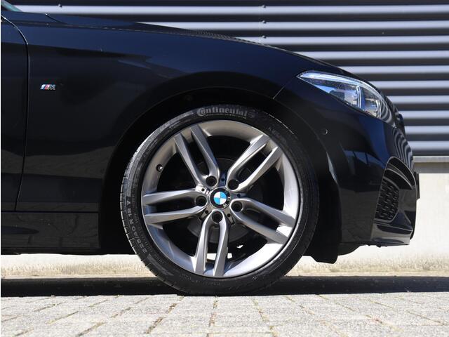 BMW 2-SERIE Coupé 218i | High Executive | M Sportpakket | Comfort Access | Navi Prof. | Achterruitrijcamera| Hi-Fi | Sportstoelen | Stoelverwarming | 18'' LMV