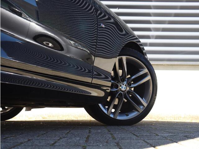 BMW 2-SERIE Coupé 218i | High Executive | M Sportpakket | Comfort Access | Navi Prof. | Achterruitrijcamera| Hi-Fi | Sportstoelen | Stoelverwarming | 18'' LMV