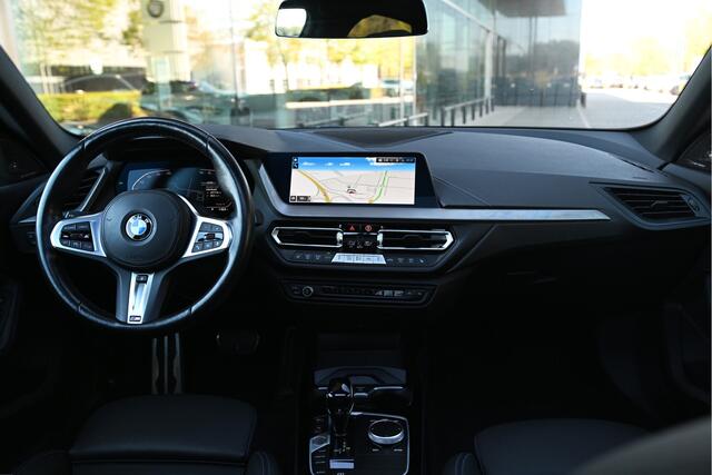 BMW 2-SERIE Gran Coupé 218i M Sport Automaat / Panoramadak / Sportstoelen / Comfort Access / Achteruitrijcamera / Active Cruise Control / Harman Kardon