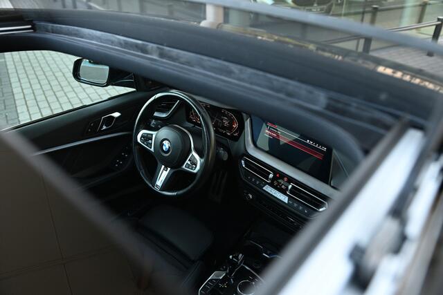 BMW 2-SERIE Gran Coupé 218i M Sport Automaat / Panoramadak / Sportstoelen / Comfort Access / Achteruitrijcamera / Active Cruise Control / Harman Kardon