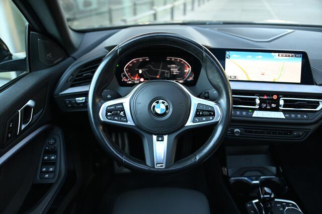 BMW 2-SERIE Gran Coupé 218i M Sport Automaat / Panoramadak / Sportstoelen / Comfort Access / Achteruitrijcamera / Active Cruise Control / Harman Kardon