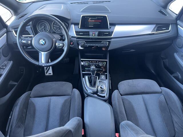 BMW 2-SERIE Active Tourer 218i Executive M - Sport / Cruise Control / Stoelverwarming / Trekhaak (1.300KG) / Parkeer Pakket / Navigatie Full Map / Bluetooth /