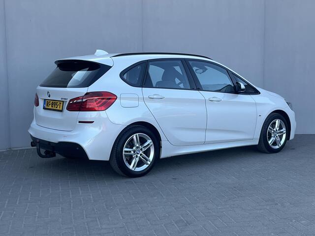 BMW 2-SERIE Active Tourer 218i Executive M - Sport / Cruise Control / Stoelverwarming / Trekhaak (1.300KG) / Parkeer Pakket / Navigatie Full Map / Bluetooth /
