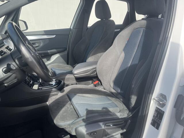 BMW 2-SERIE Active Tourer 218i Executive M - Sport / Cruise Control / Stoelverwarming / Trekhaak (1.300KG) / Parkeer Pakket / Navigatie Full Map / Bluetooth /