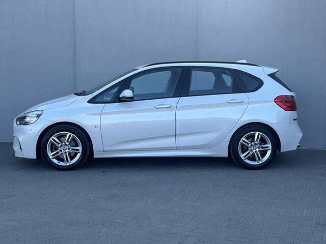 BMW 2-SERIE Active Tourer 218i Executive M - Sport / Cruise Control / Stoelverwarming / Trekhaak (1.300KG) / Parkeer Pakket / Navigatie Full Map / Bluetooth /