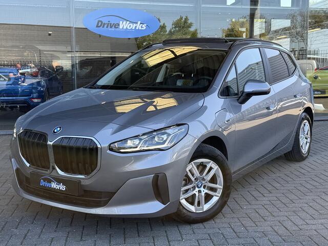 BMW 2-SERIE Active Tourer 225e xDrive | Pano | Luxery | HUD | Innovation pack | Live cockpit pro | Driving Assistant Plus -Cruise control adaptief met stop&go, file assistent-grootlichtassistent-rijstrooksensor- Interesse in een bezichtiging of proefrit, bel of app m